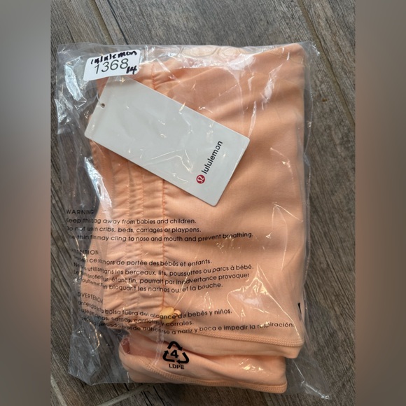 NWT Lululemon Softstreme‎ High-Rise Pant *Regular
Peach Bellini Size 14 - Picture 15 of 15